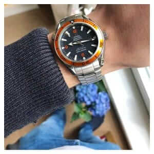 omega-seamaster-planet-ocean-orange-arm-replica